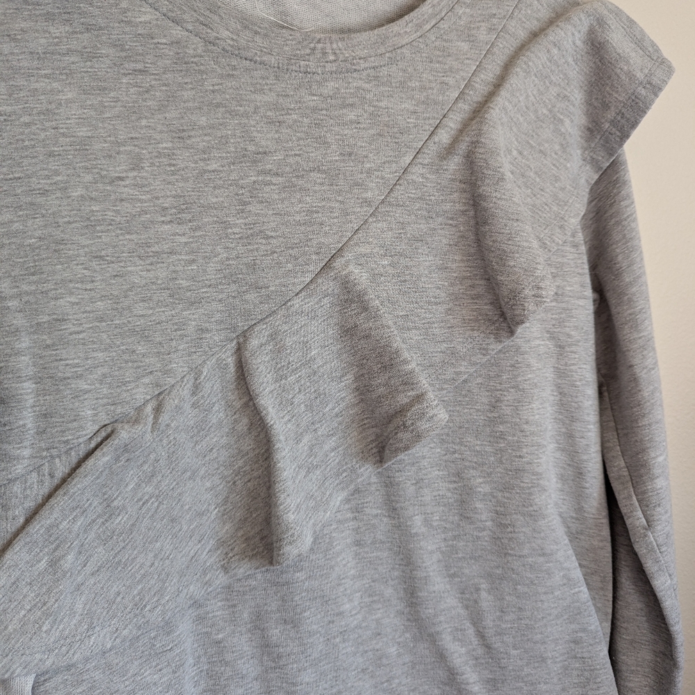 Hem and Thread Gray Ruffled Top Size M - Picture 2 of 3